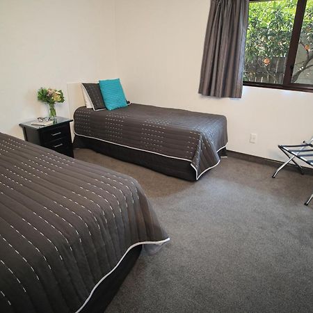 Palm City Motor Inn เนเปียร์ ภายนอก รูปภาพ