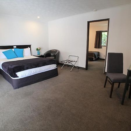 Palm City Motor Inn เนเปียร์ ภายนอก รูปภาพ