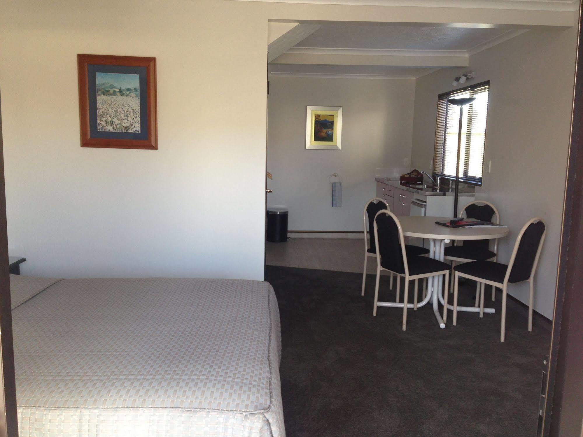 Palm City Motor Inn เนเปียร์ ภายนอก รูปภาพ