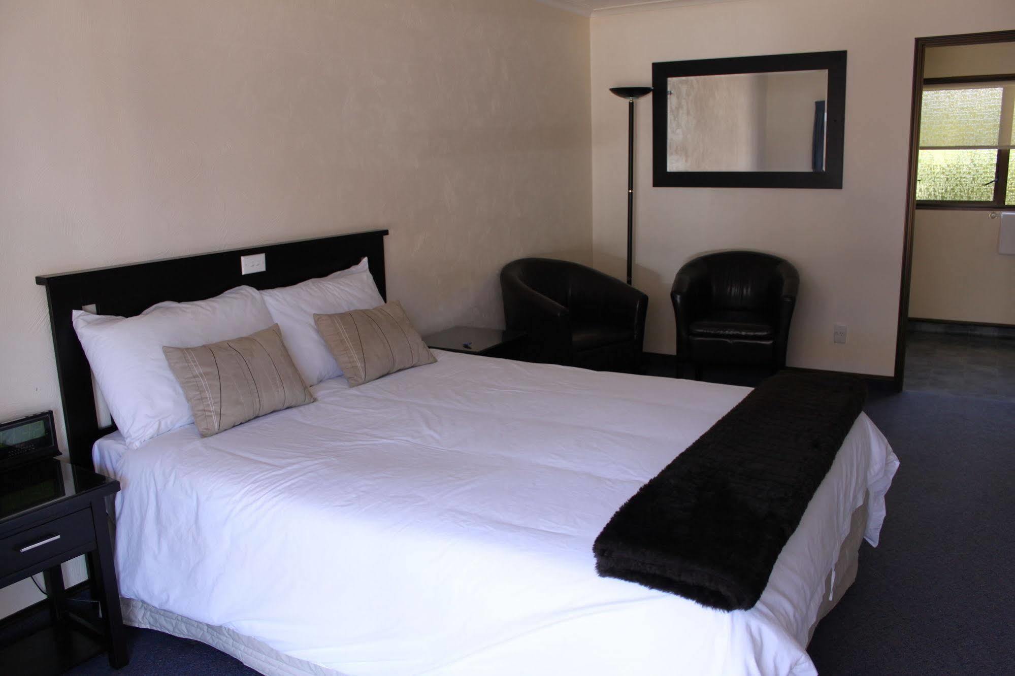 Palm City Motor Inn เนเปียร์ ภายนอก รูปภาพ