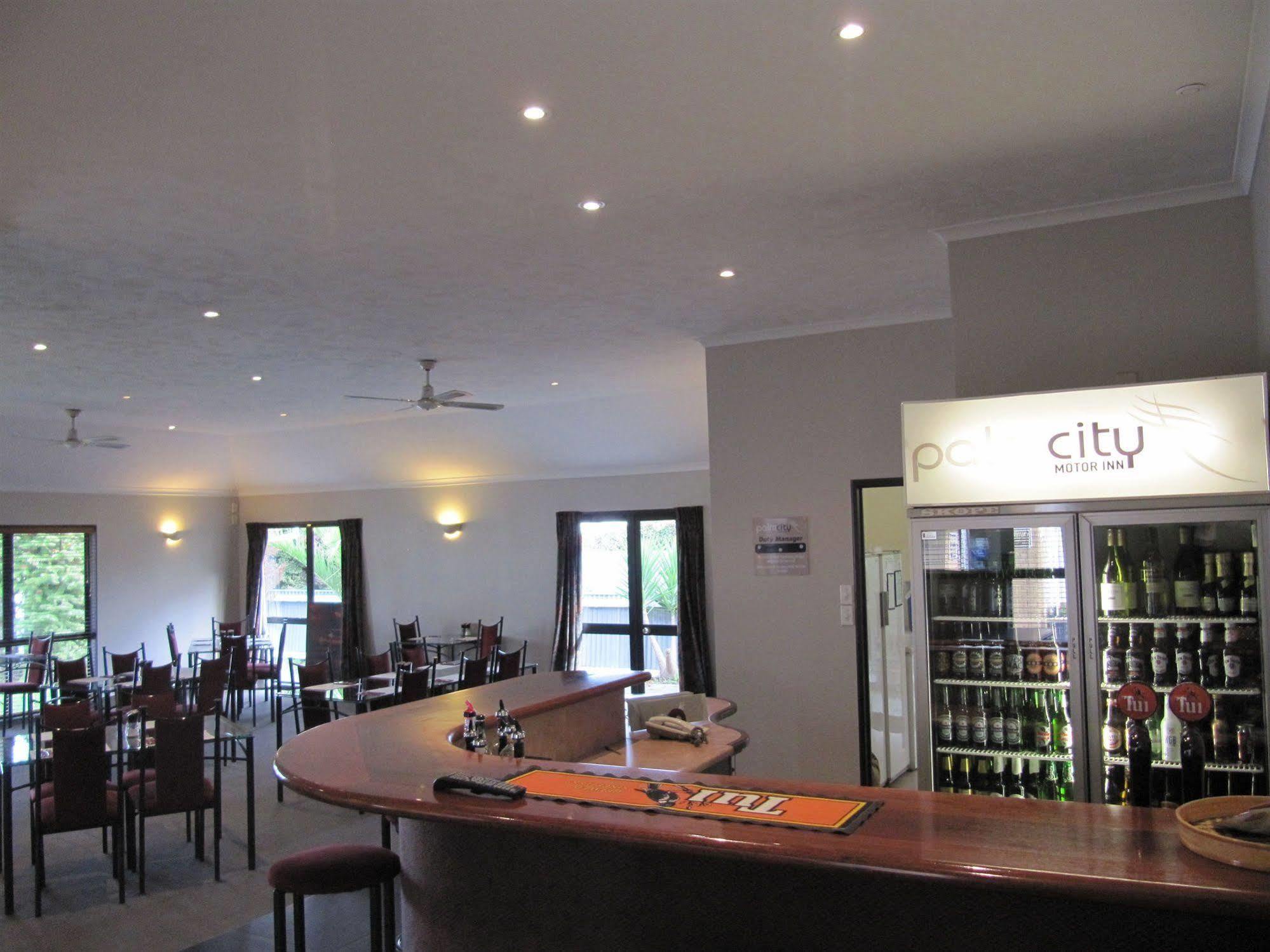 Palm City Motor Inn เนเปียร์ ภายนอก รูปภาพ